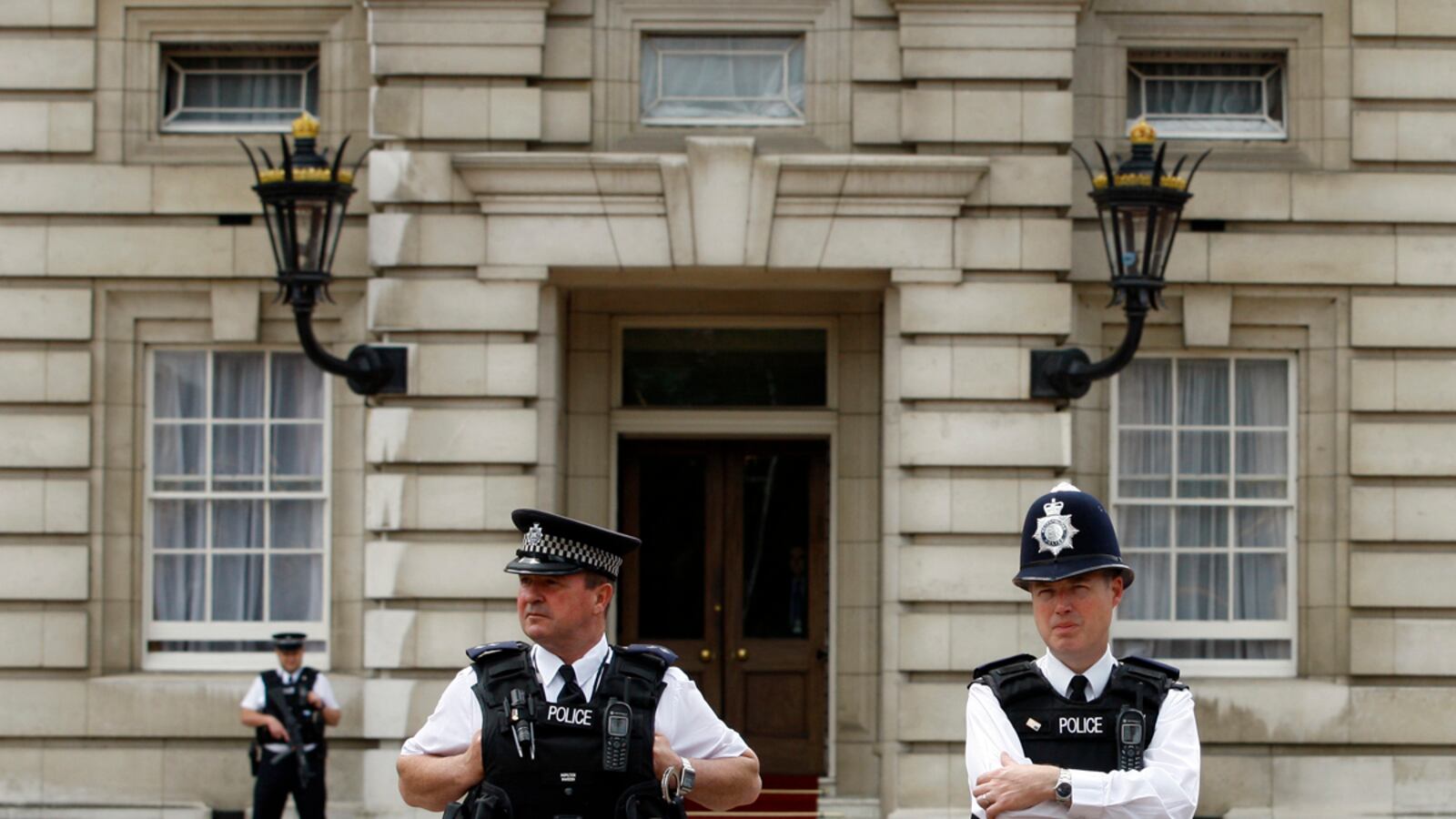 cheats/2011/07/11/news-of-the-world-hacked-investigators/phone-hacking-investigators-cheat_k1egyw