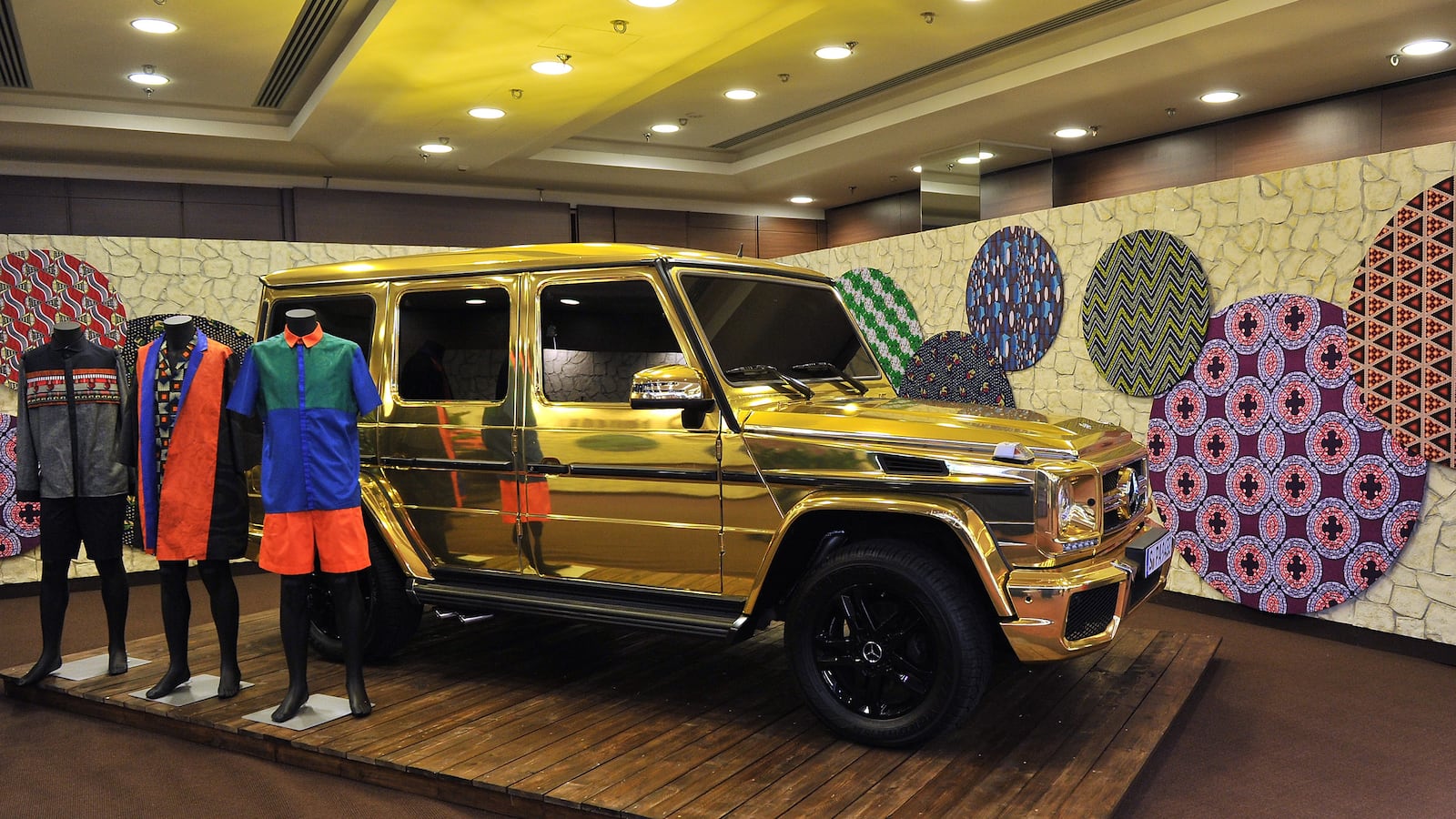 articles/2012/11/17/luxury-fashion-in-africa/17luxury-fashion-nadeau_wzumsg