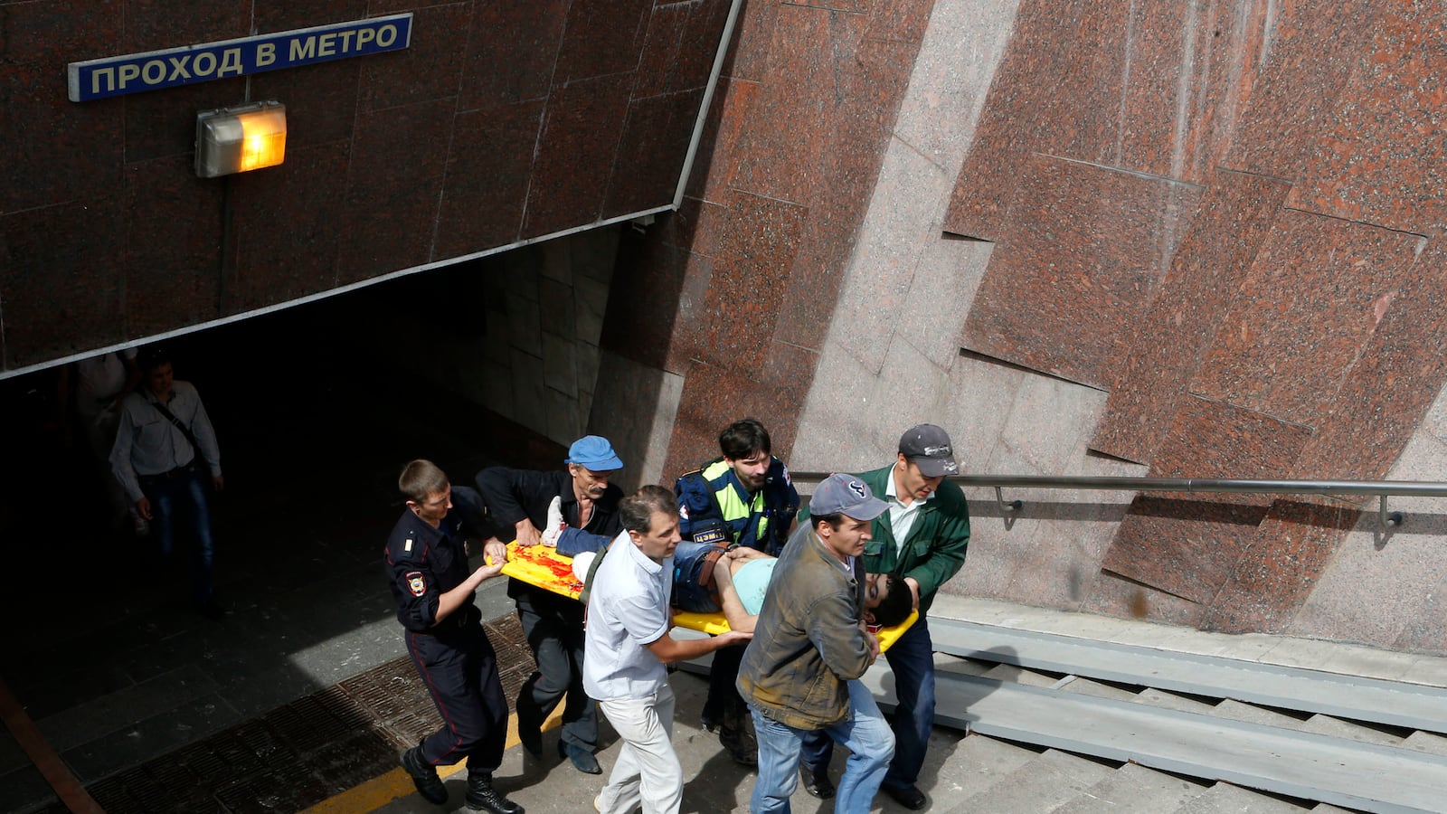 cheats/2014/07/15/moscow-metro-derails-and-kills-12/140715-moscow-metro-cheat_yvovyn