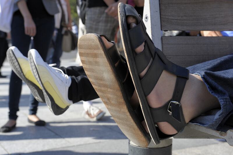 galleries/2011/11/30/world-records-broken-in-2011-photos/world-records-largest-feet_jmhyy6