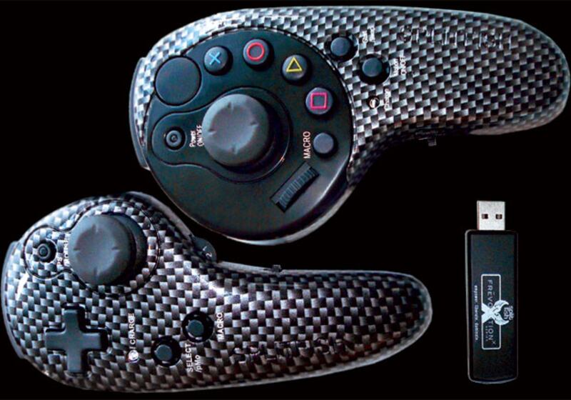 galleries/2010/06/16/videogames/video-games---splitfish-lefthanded-controller_xrftux