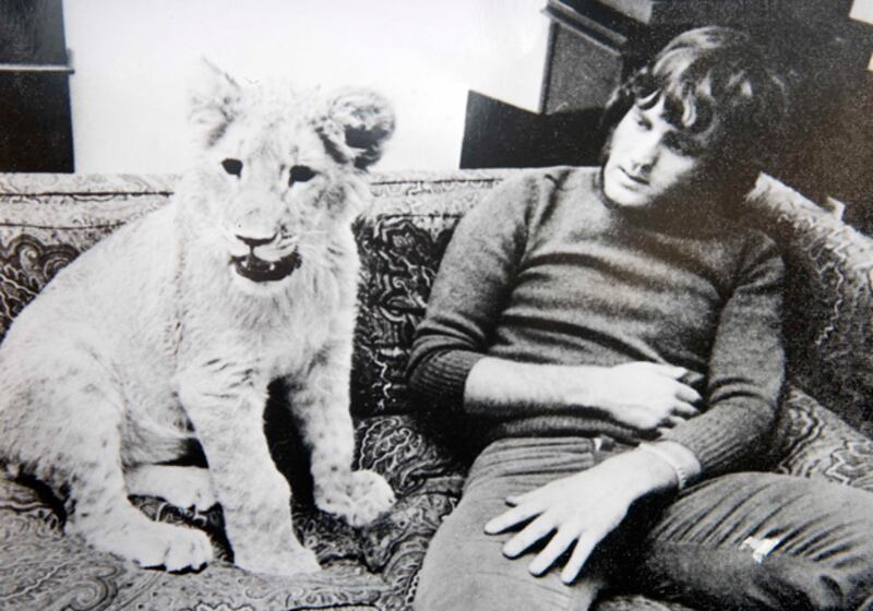 galleries/2011/01/14/celebrity-zoo-animals/celeb-zoo-animals---christian-the-lion_a3yarj