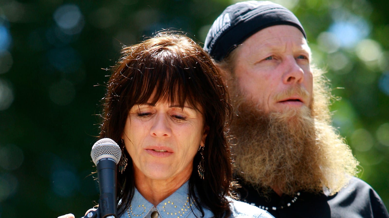 articles/2014/07/19/bergdahl-s-bitter-homecoming-the-psychological-cost-of-war/140718-kim-bergdahl-tease_funpus
