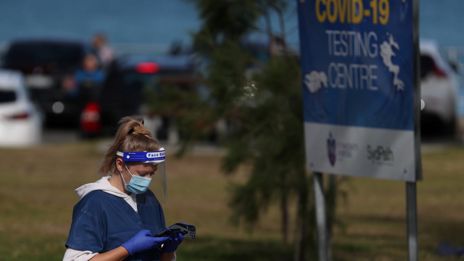 2021-07-27T063944Z_299620093_RC2QSO9DS46E_RTRMADP_3_HEALTH-CORONAVIRUS-AUSTRALIA_ijao0a