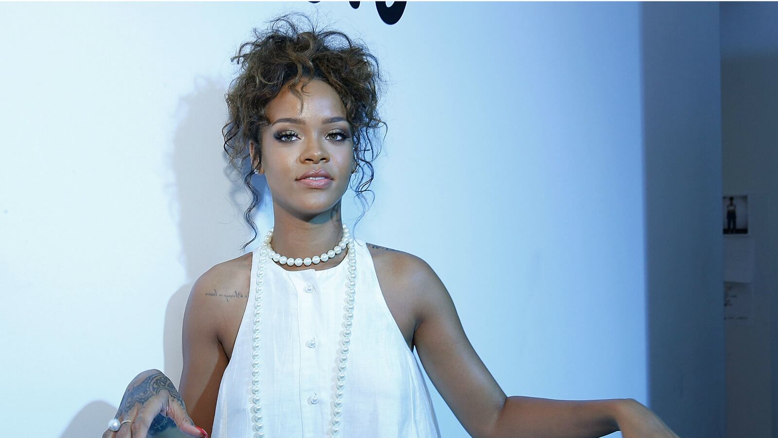 cheats/2014/09/16/riri-slams-cbs-for-thursday-football-cut/140916-rhiannanfl-cheat_ike2ng