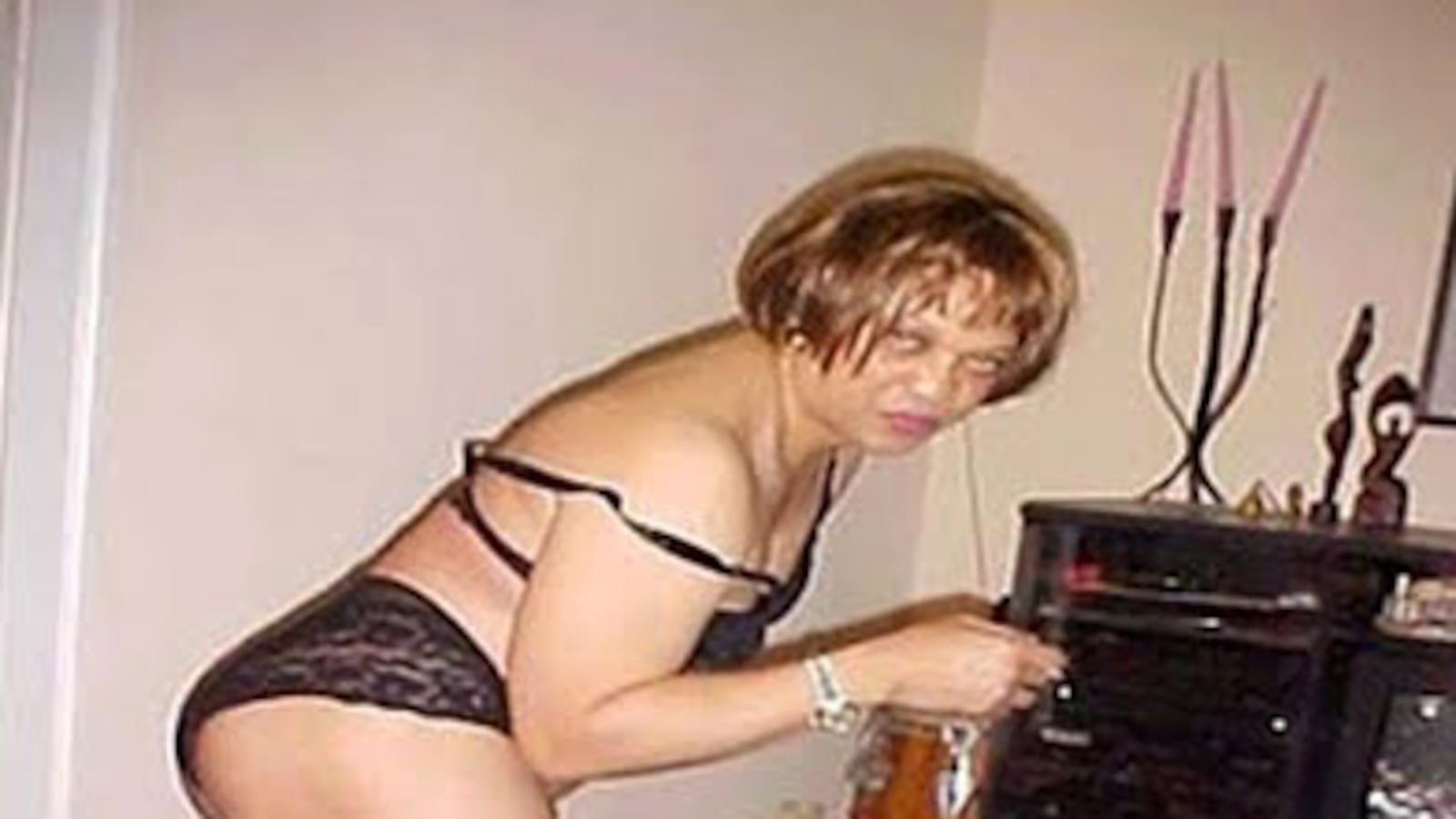 galleries/2009/10/04/cross-dressing-politicians/political-crossdressers---eric-brewer_rawj9u