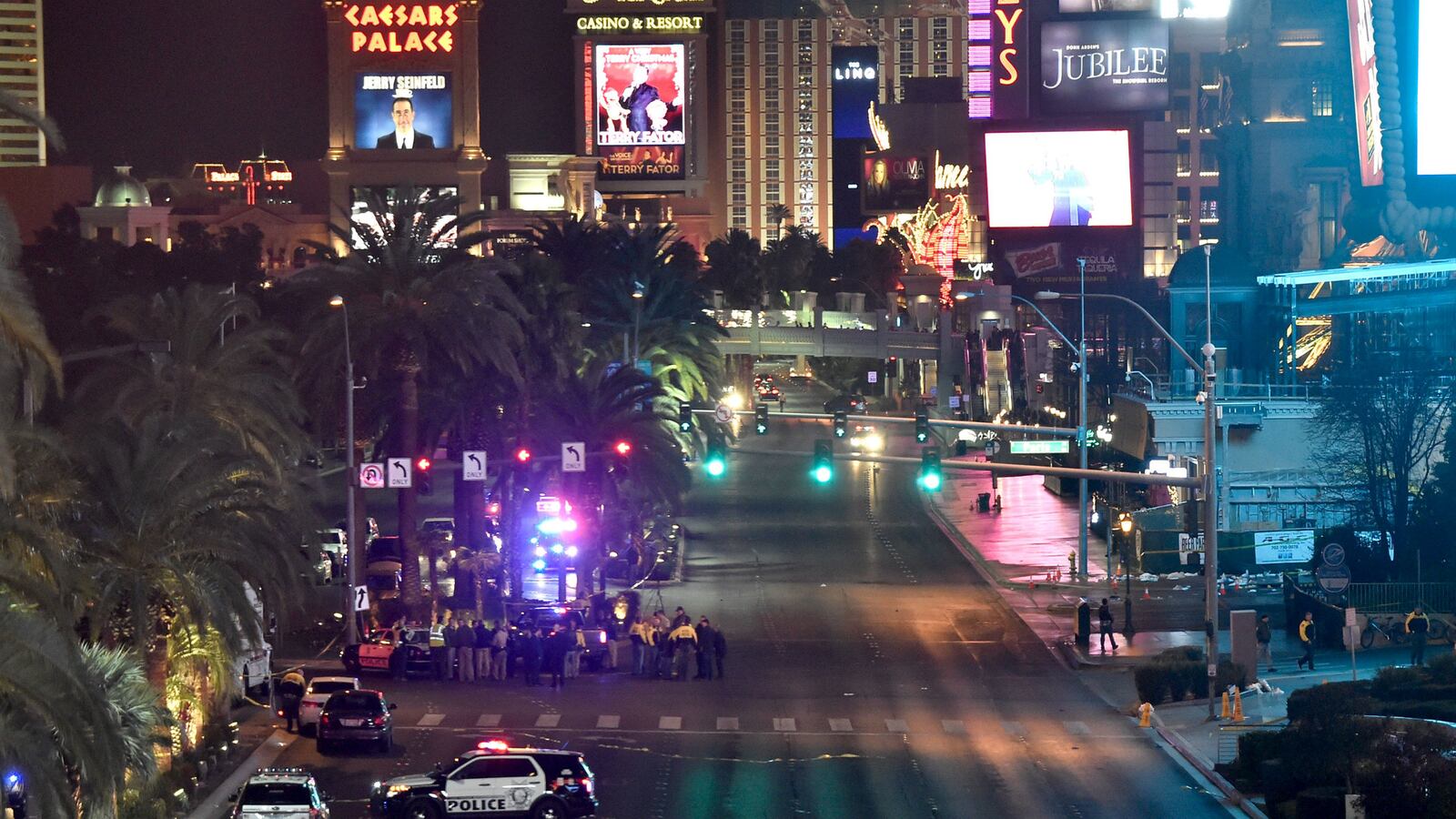 cheats/2015/12/20/many-injured-in-las-vegas-strip-accident/151221-las-vegas-car-crash-cheat_ladxey