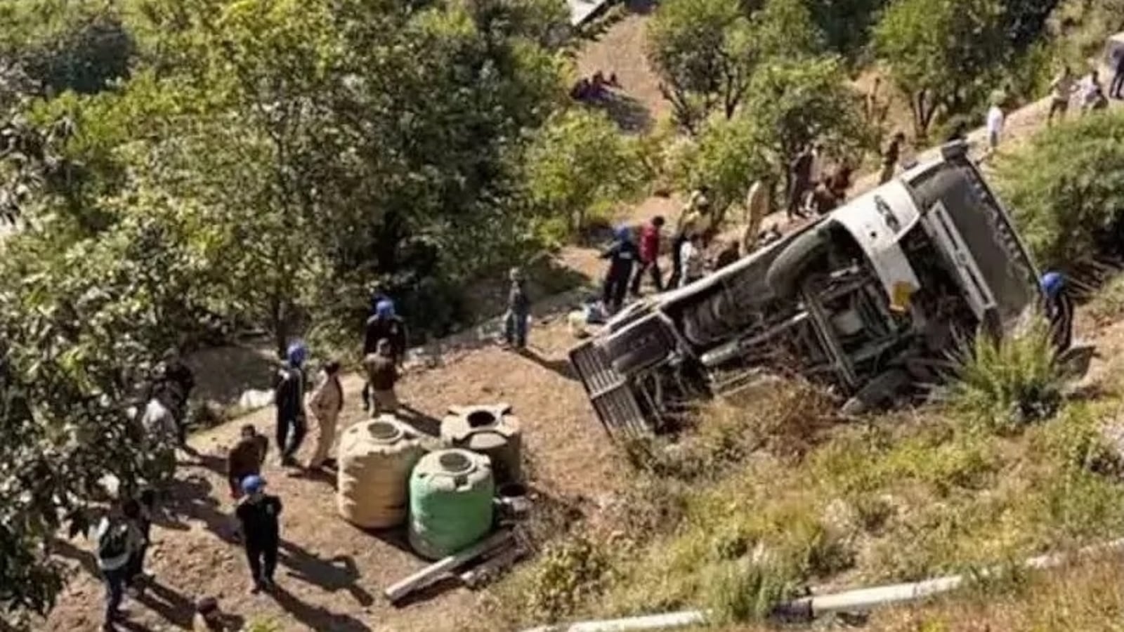 An image of the bus crash in Uttarakhand, India.