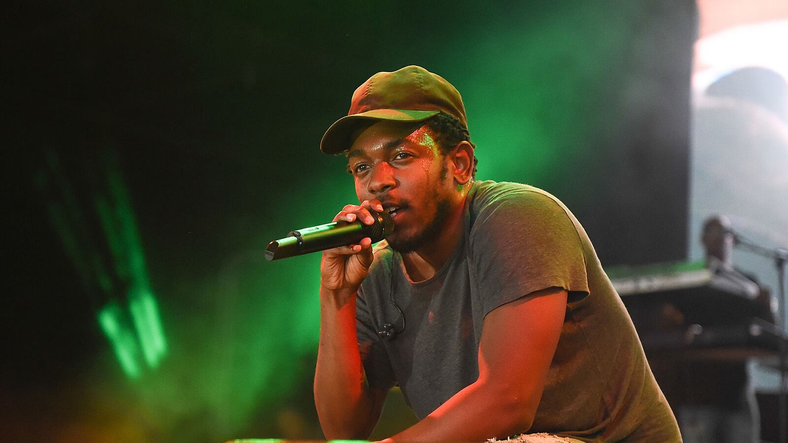 articles/2014/12/17/kendrick-lamar-shuts-down-the-colbert-report-with-untitled-track/141217-ferguson-kendrick-tease_pjhxau