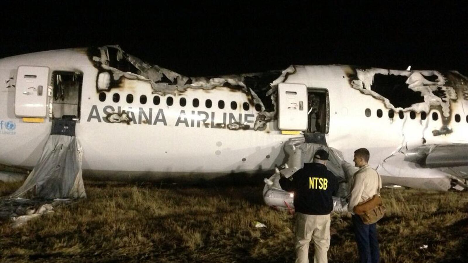 cheats/2013/07/11/asiana-crew-delayed-evacuation/130711-SFO-plane-cheat_sf9ok4