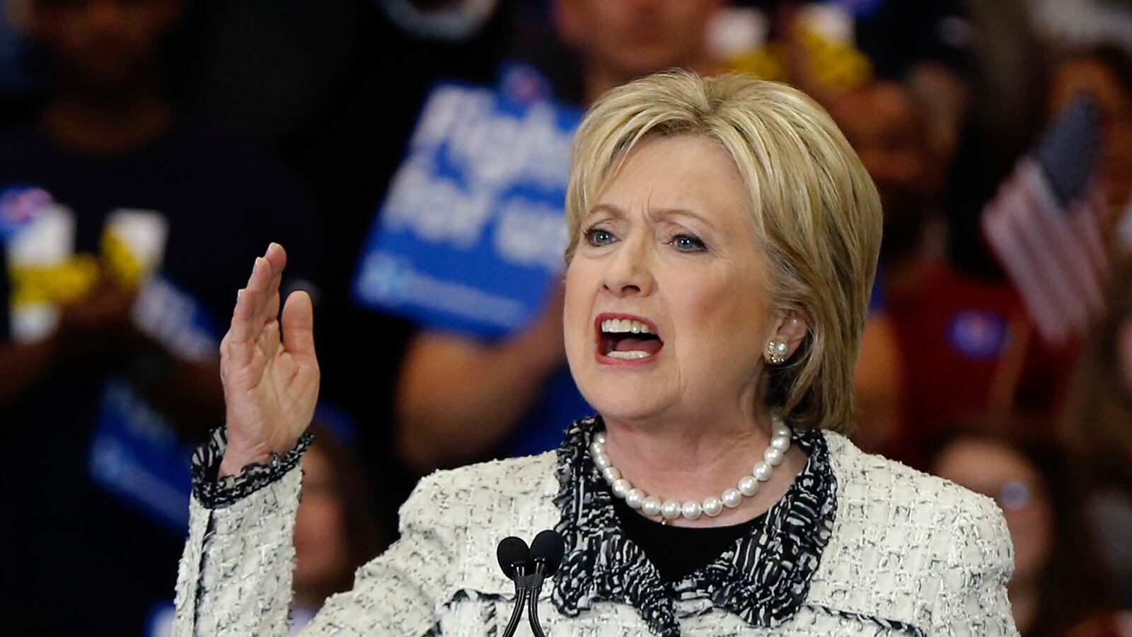 articles/2016/02/29/trump-s-kkk-dodge-sparks-fear-in-hillary-country/160229-parker-clinton-tease_ekuj8c