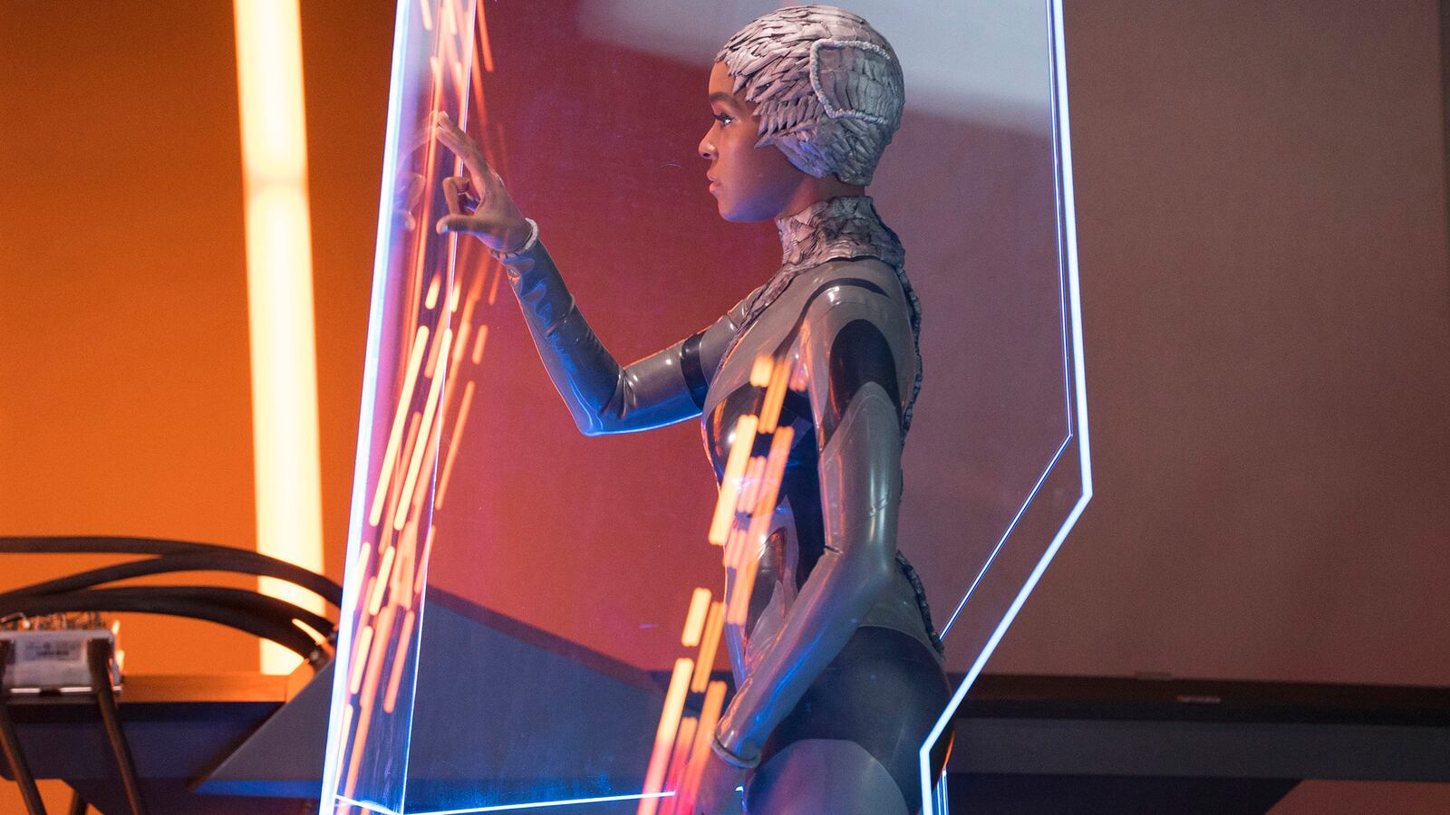 180112-han-electric-dreams-tease_l9wfpl