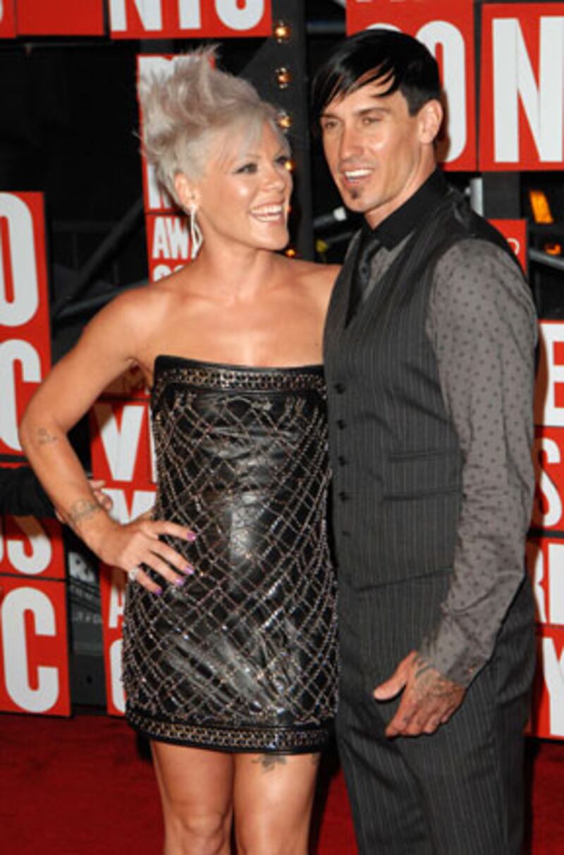 galleries/2009/12/08/will-you-remarry-me/celeb-remarriages---pinkhart_e7gai8