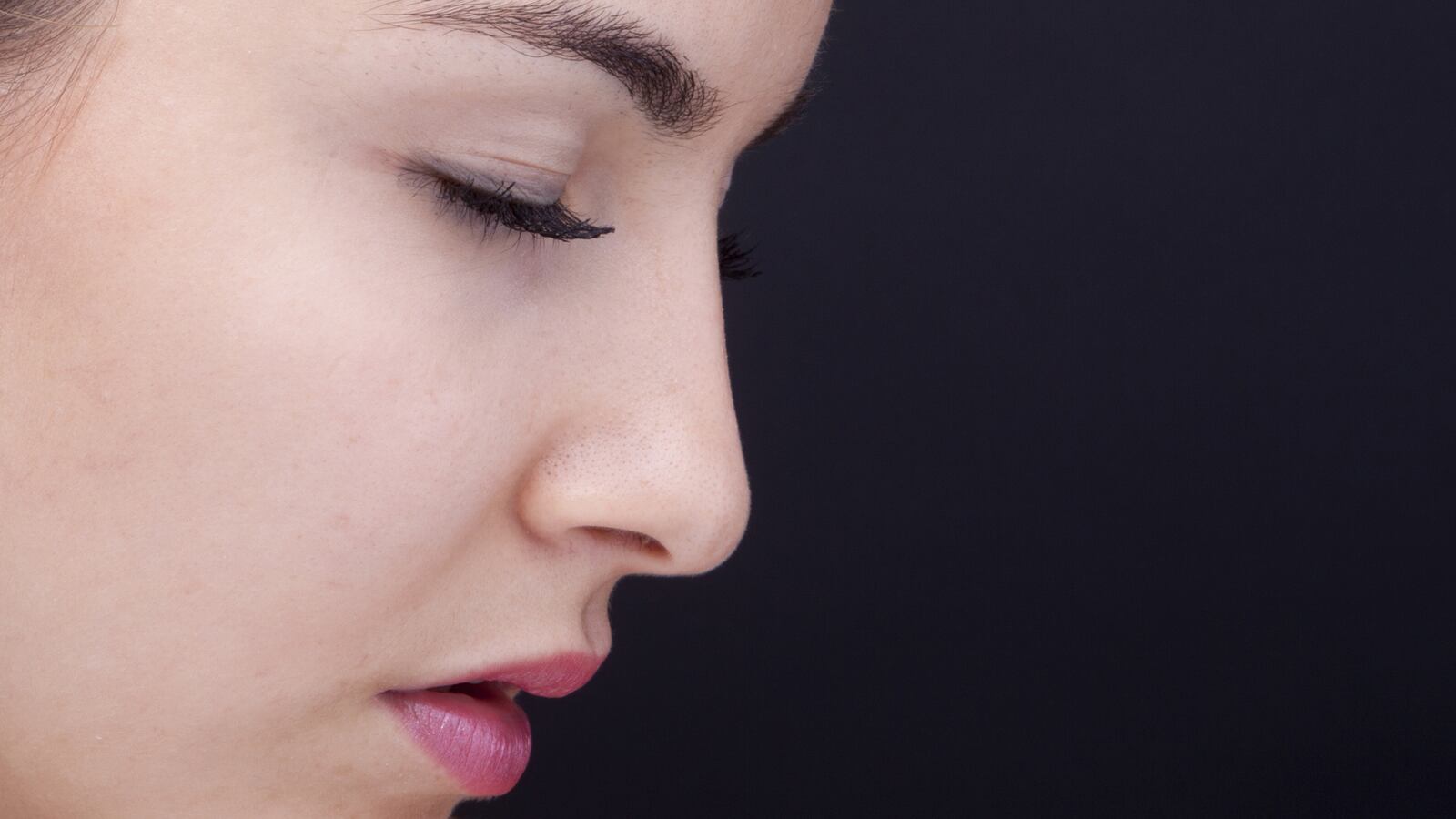 articles/2015/06/09/one-man-s-campaign-to-save-iran-s-endangered-noses/150608-iranwire-nose-job-tease_uogxnk