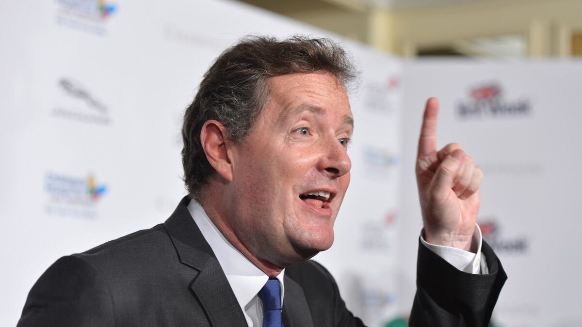 cheats/2012/12/24/petition-to-deport-piers-morgan-hits-31-400/piers-morgan-deport-petition-cheat_xrvxg6
