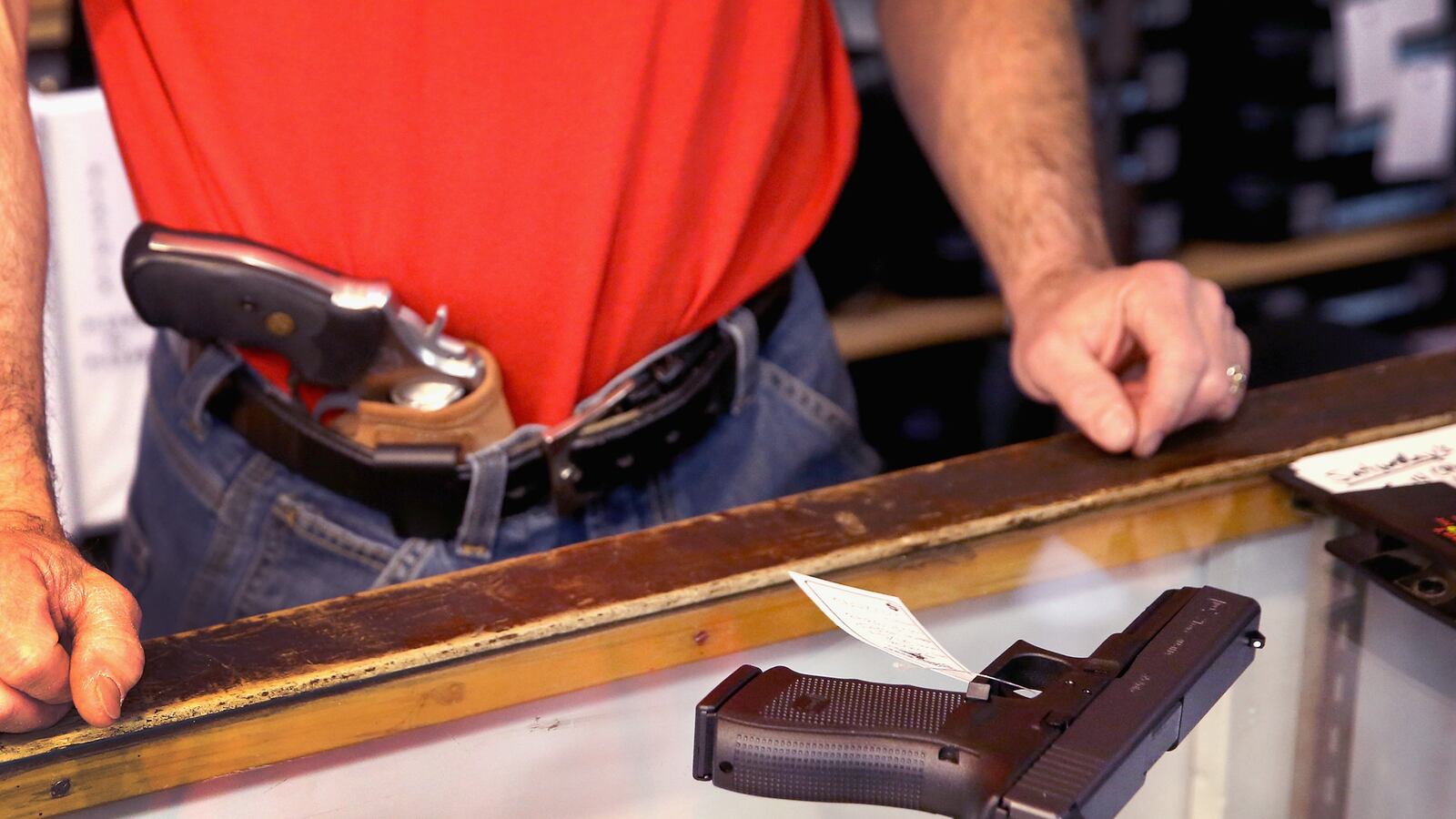 cheats/2014/04/23/georgia-passes-guns-everywhere-bill/140423-gun-cheat_ybozo6