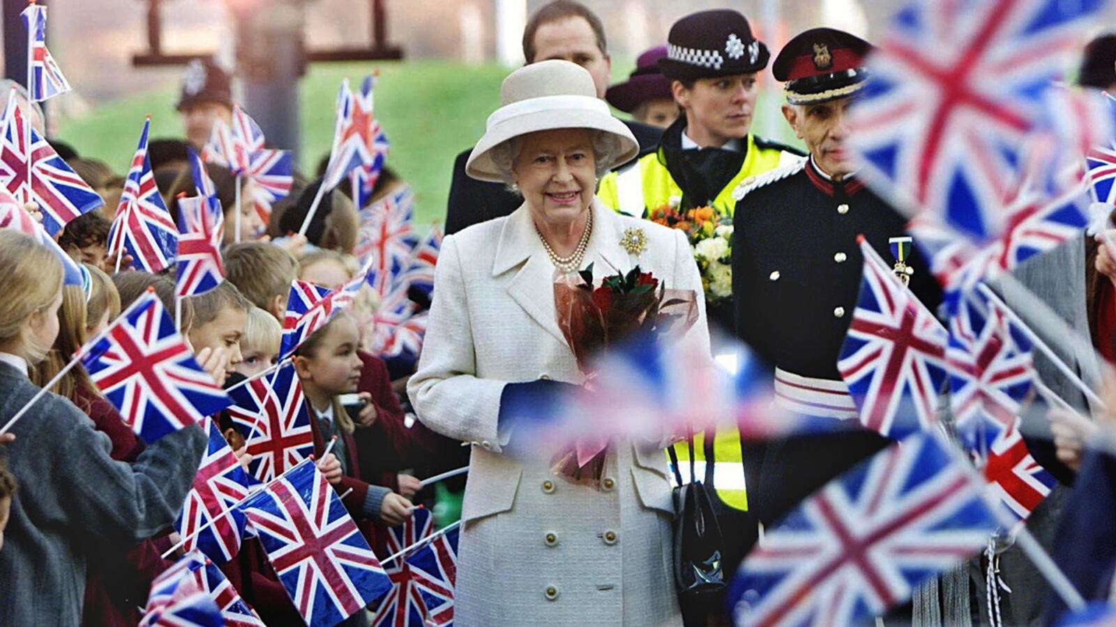 articles/2013/05/31/queen-visits-london-terror-attack-site/queen-woolwich_s0dlwc