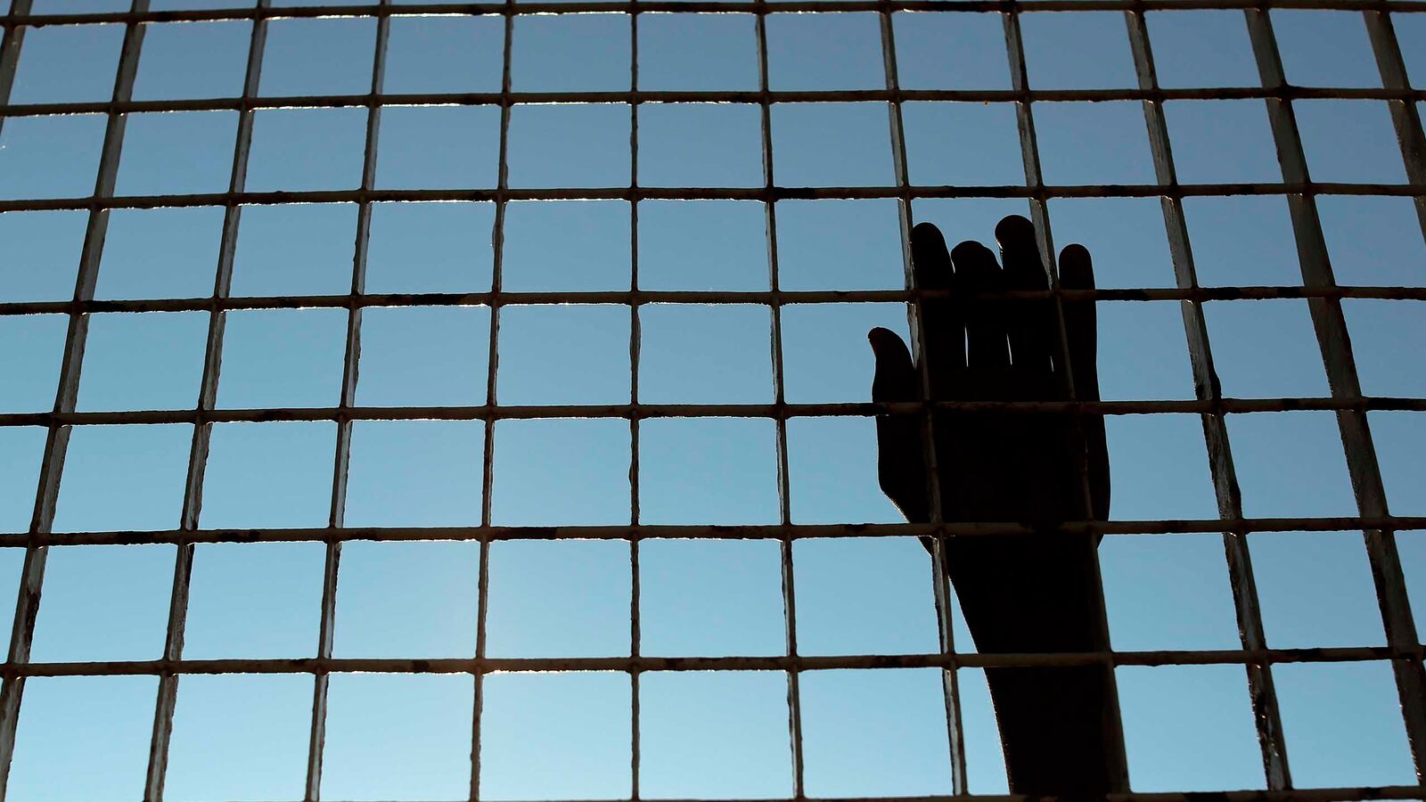 articles/2016/05/10/italy-isis-fighters-are-posing-as-refugees-in-our-camps/160510-barbie-undercover-cops-refugee-camps-tease_pp8jsr