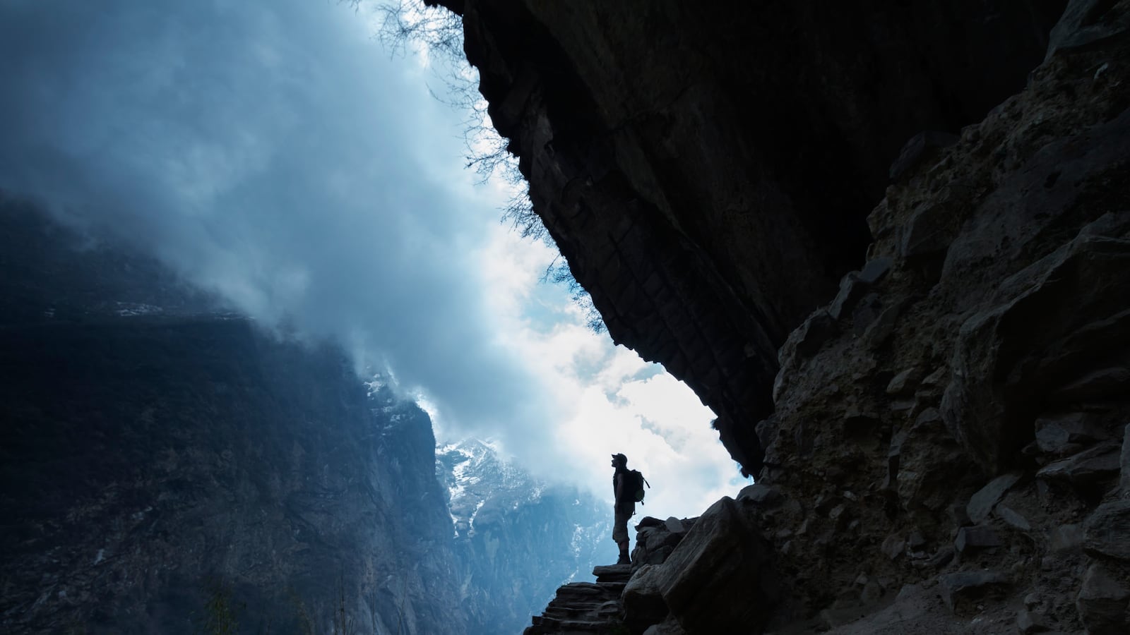 articles/2014/07/18/coloring-outside-the-lines/140718-lenovo-outside-tease_gr8lyb