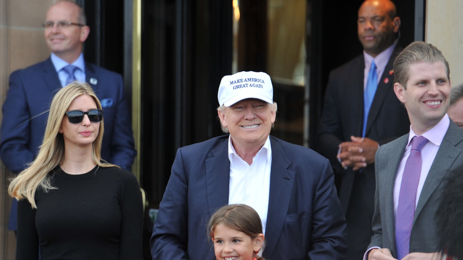 cheats/2016/06/24/donald-trump-arrives-in-britain/160624-trump-scotland-cheat_d3plxc