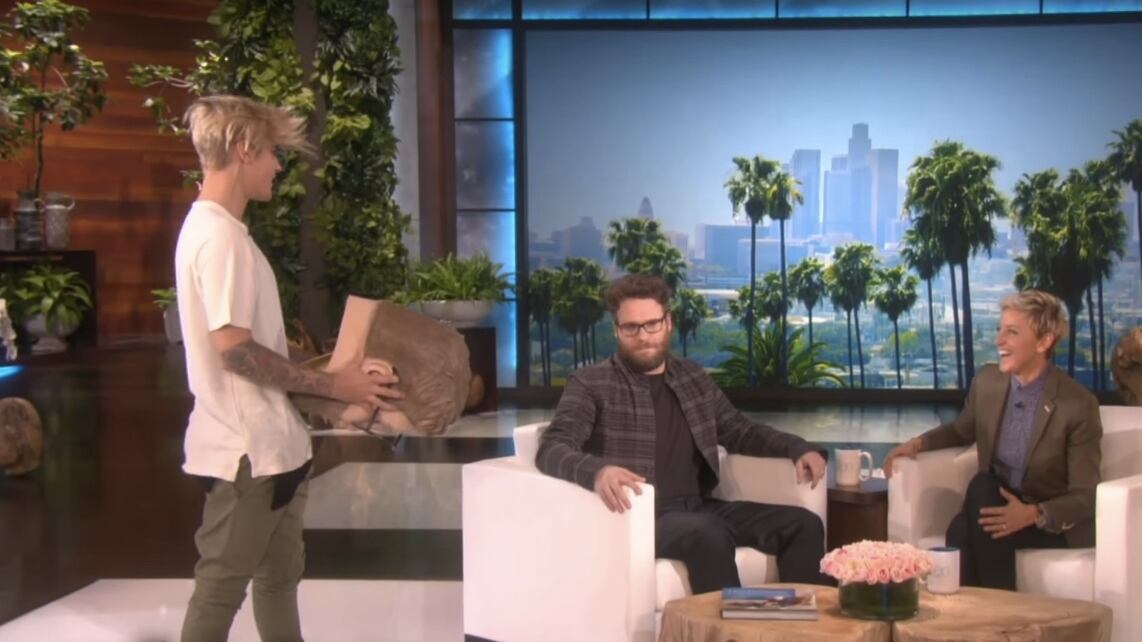 articles/2015/11/11/seth-rogen-and-justin-bieber-end-their-beef-on-ellen/151111-wilstein-bieber-rogen-tease_kxyjgt