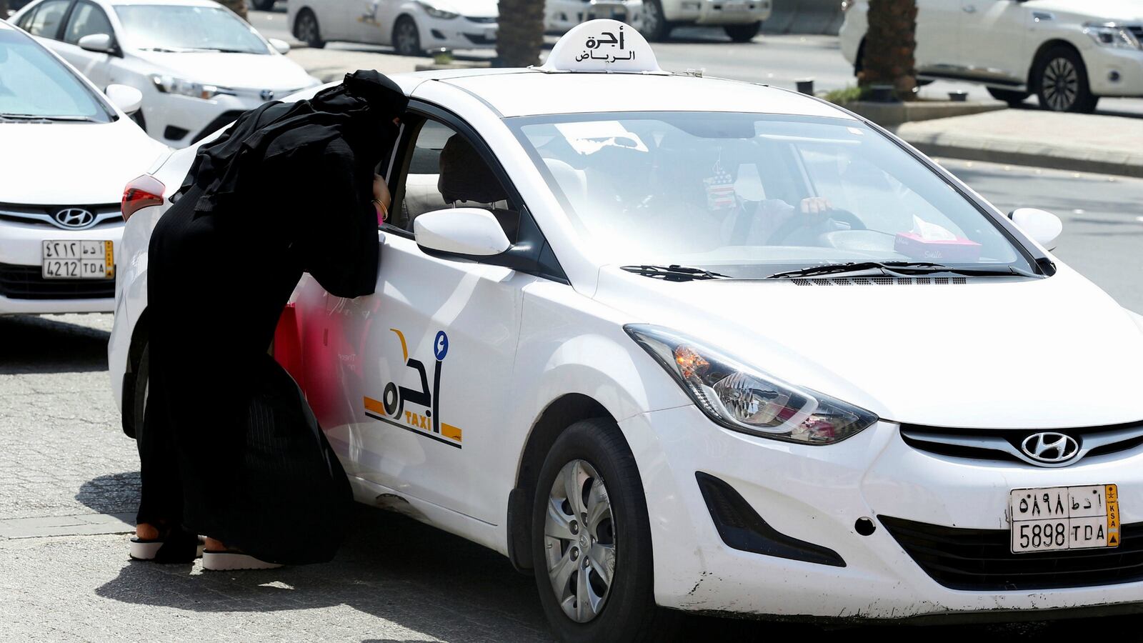 170930-saudi-arabia-twitter-threats-cheat_sb4hon