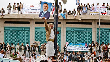 articles/2011/03/22/yemens-president-hangs-by-a-thread-al-qaeda-lies-in-wait/riedel-yemen-president_168340_efrmt3