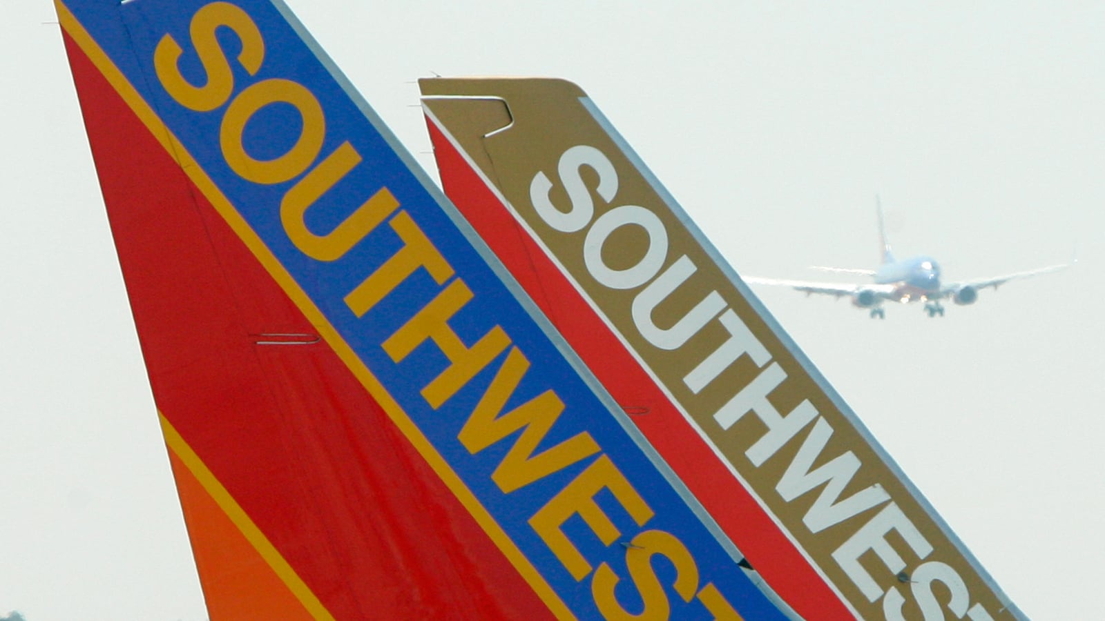 2005-05-20T000000Z_1270442123_RP6DRNATLLAA_RTRMADP_3_AIRLINES-SOUTHWEST_rlmjqg