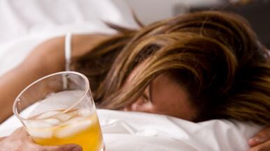 articles/2011/02/21/alcohol-and-sleep-why-it-affects-women-more/dailey-drinking_161387_f7v5zf
