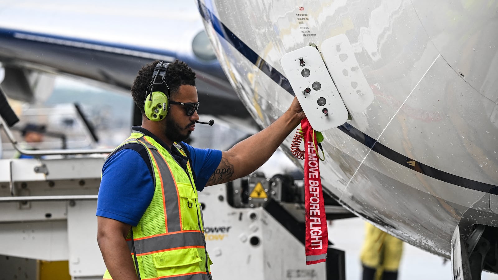 Workers of United Airlines prepare a plane to take off at George Bush Intercontinental Airport on July 25, 2025, in Houston, Texas. (Photo by RONALDO SCHEMIDT / AFP) (Photo by RONALDO SCHEMIDT/AFP via Getty Images)