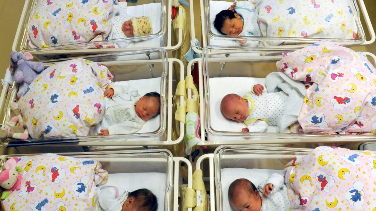 cheats/2013/06/13/white-deaths-outpace-births-in-2012/2013-06-13-witw-babies_eknozh