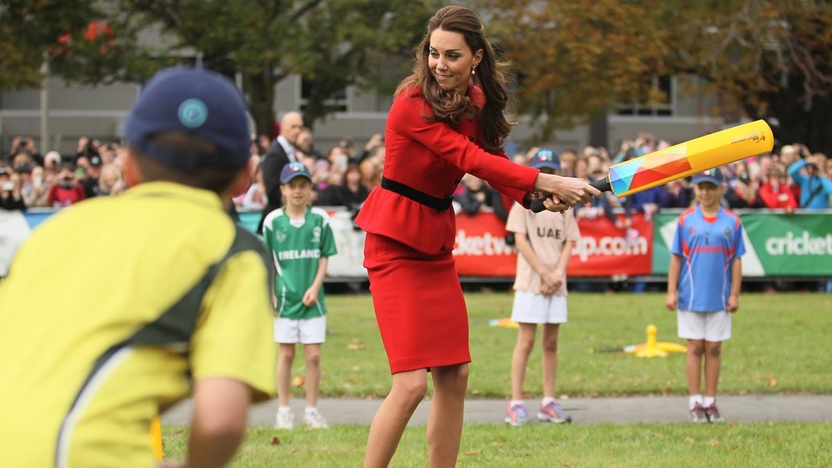 articles/2014/04/14/not-pregnant-kate-plays-cricket-with-william/kate-cricket_lou0l3
