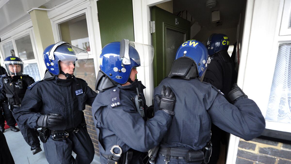 articles/2011/08/14/london-anti-riot-gear-gets-high-tech-to-combat-youths/anti-riot-gear-bungey_l6bsmt