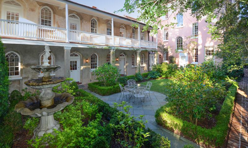 200220-mcnearney-omg-i-want-this-house-charleston-18_smgdjj