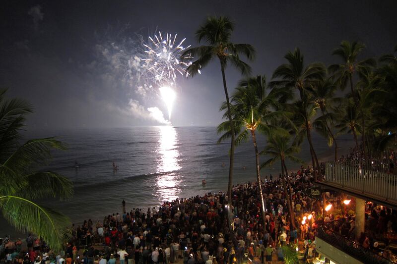 galleries/2010/12/31/new-years-celebrations-around-the-world/new-years---honolulu_hfb31l