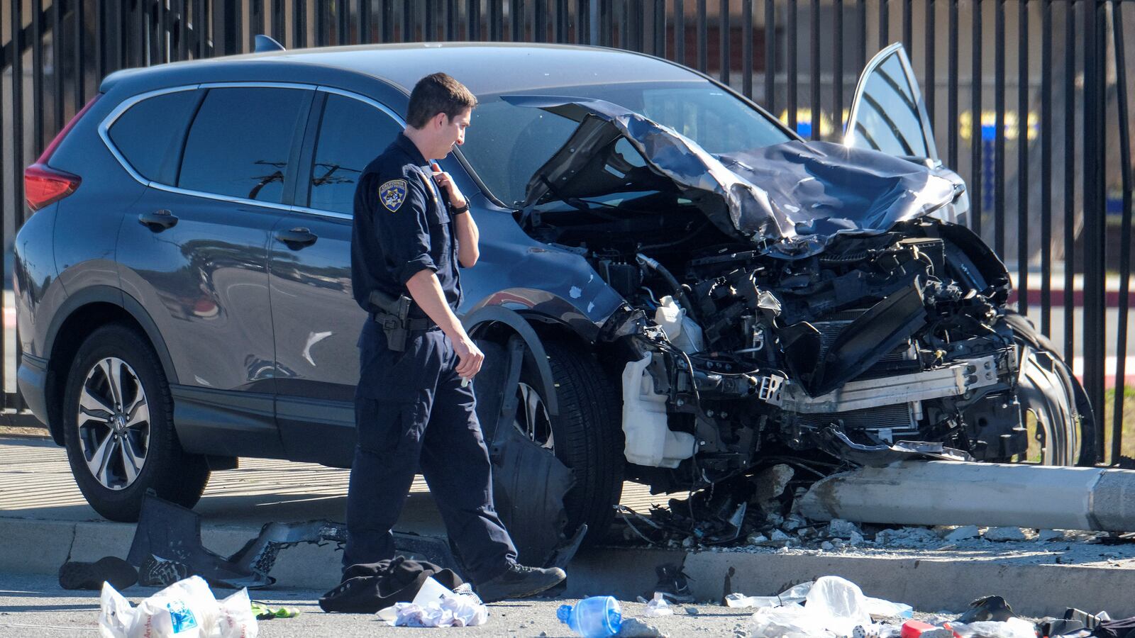 2022-11-16T185905Z_1290651811_RC2YMX9FO1TX_RTRMADP_3_CALIFORNIA-LOS-ANGELES-CRASH_tgkcku