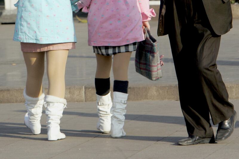 articles/2013/06/06/chinese-officials-warn-women-of-miniskirt-dangers-karlie-kloss-teams-up-with-daft-punk/130606-china-skirts-tease_rd4jls