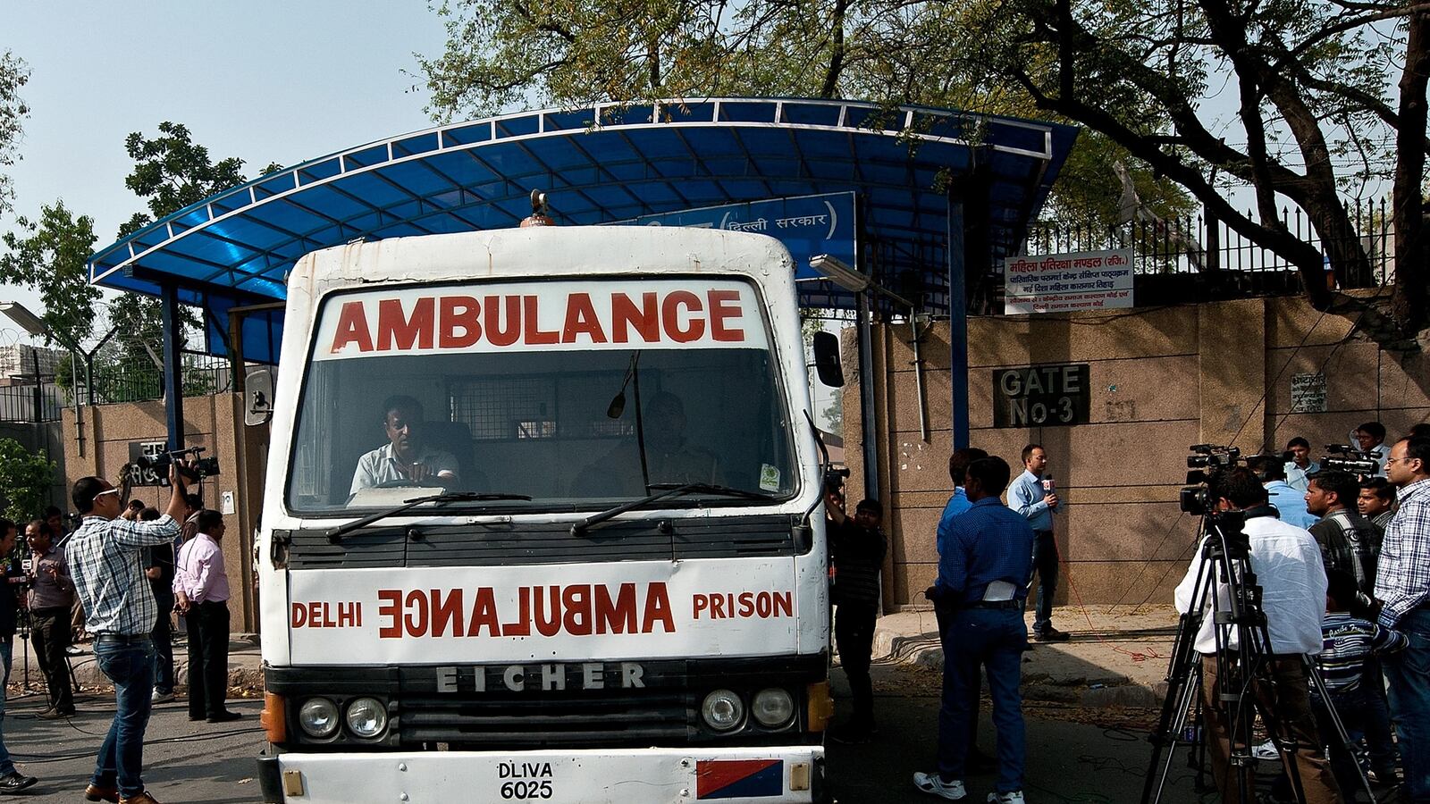 cheats/2013/03/11/delhi-rape-suspect-hangs-himself/130311-india-rape-suicide-cheat_seyf2o