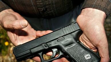 cheats/2011/04/15/arizonas-gun-law-debate-is-wrong/shenon-gun_152144_oqyjqc