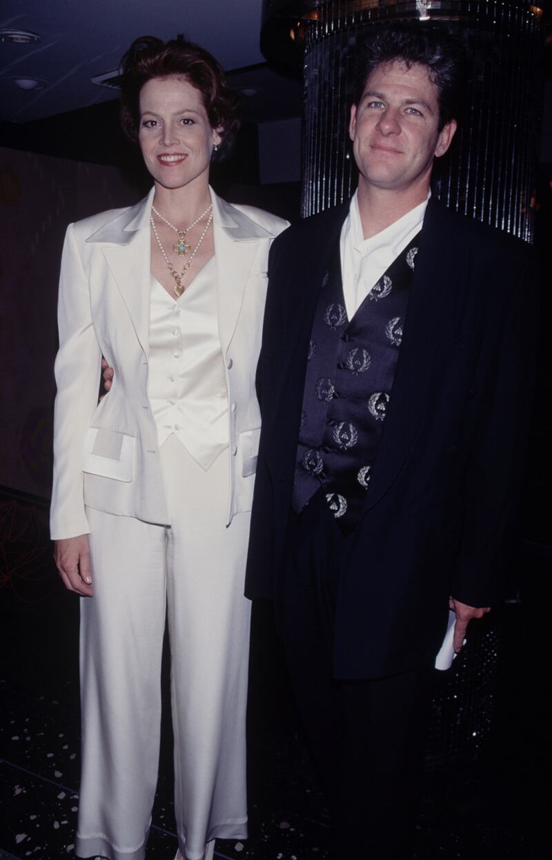galleries/2013/12/24/from-julia-roberts-to-meryl-streep-the-best-80s-power-suits-photos/131223-power-suits9_ykwjmq