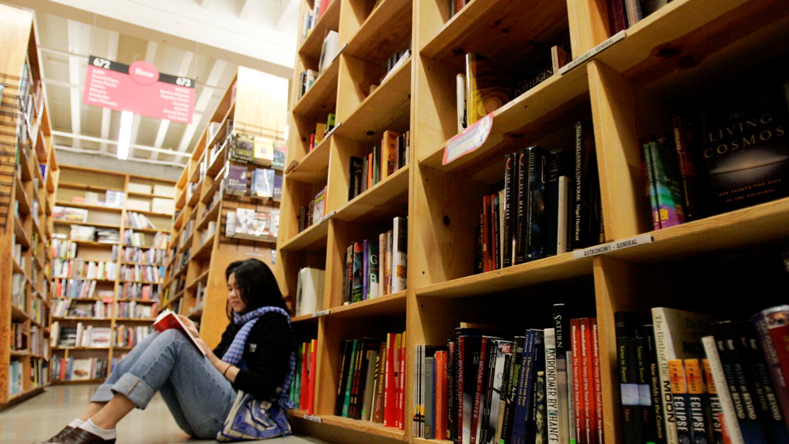 cheats/2011/12/14/manjoo-kill-indie-bookstores/independent-bookstores-powells_fpb5f7