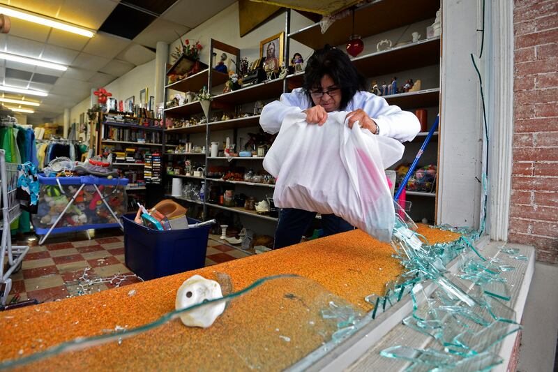 galleries/2013/04/18/fertilizer-plant-explosion-rocks-west-texas/plant-explosion-8_zos9uj