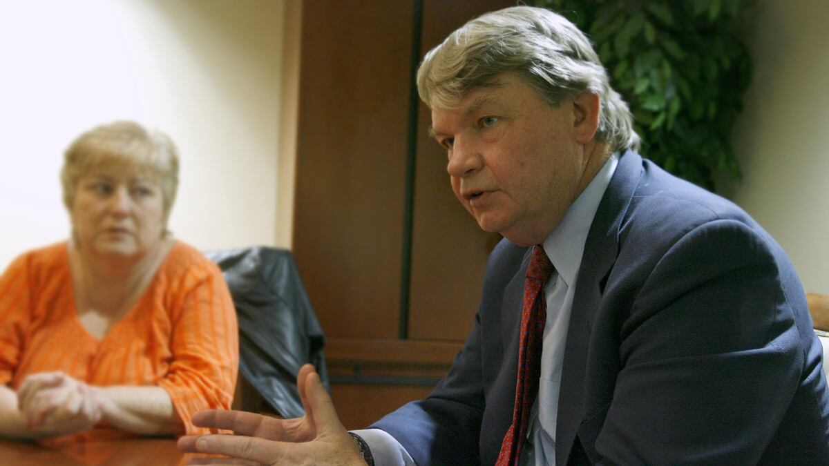 cheats/2011/10/04/queens-lawyer-defend-battered-female-killers/michael-dowd-defend-women-killers-cs_imbeyh