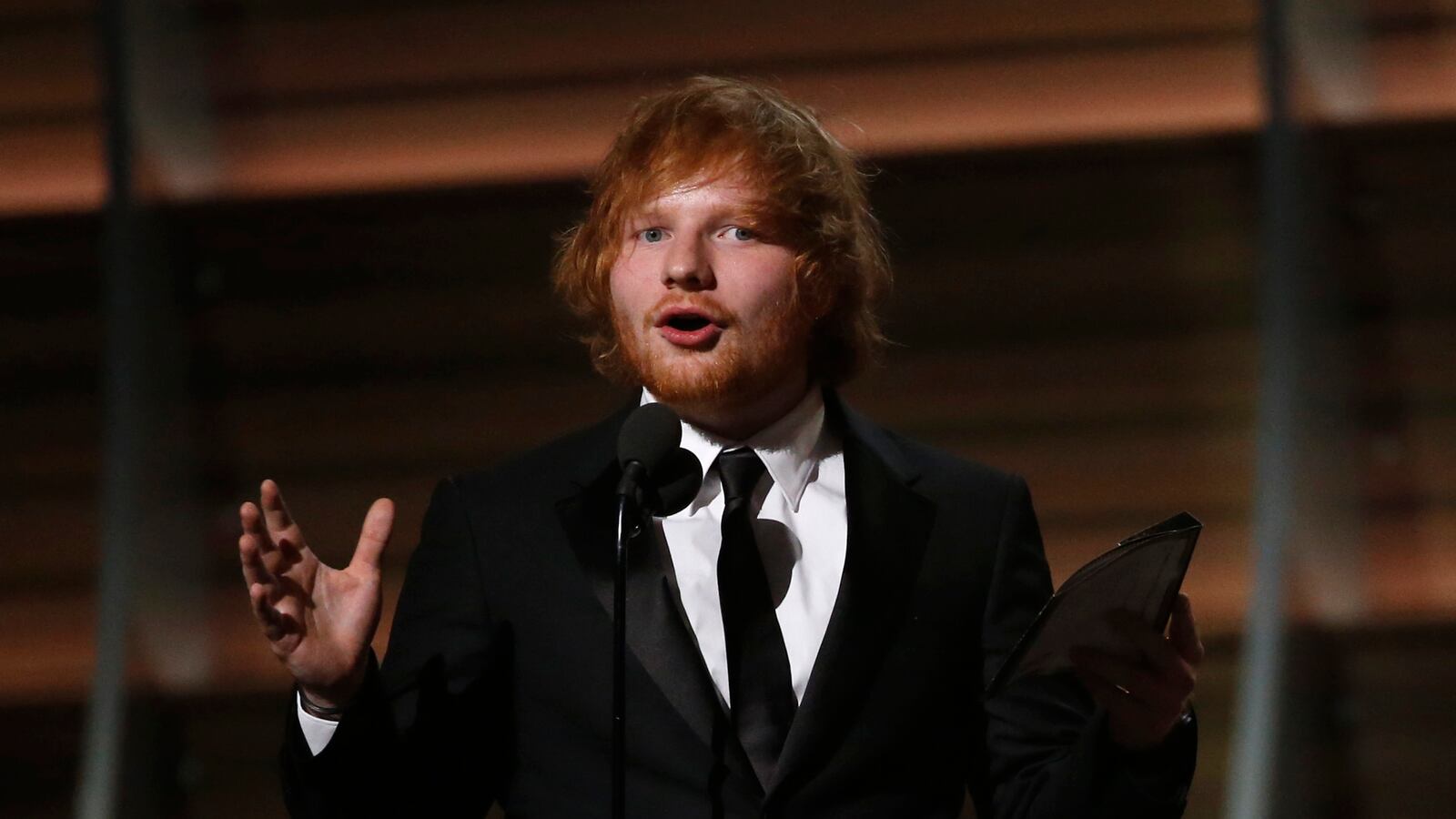 articles/2017/02/14/how-ed-sheeran-scammer-swindled-50k-super-bowl-tix/RTX273KV_irjcjc