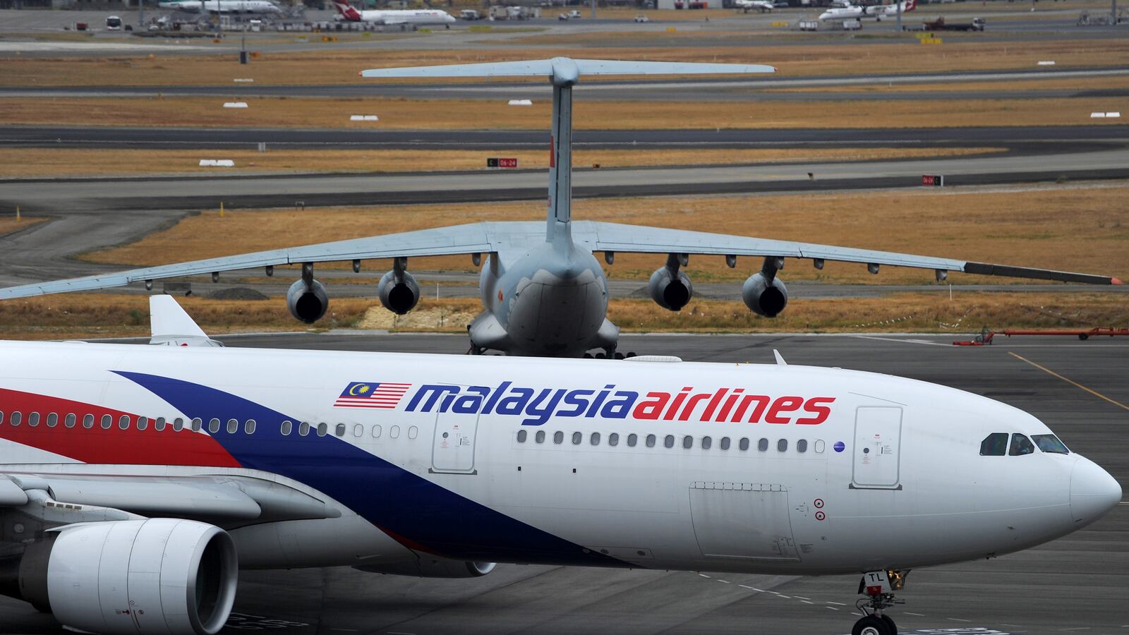 cheats/2014/03/26/malaysia-122-new-objects-spotted/140326-plane-debris-cheat_g6pbou