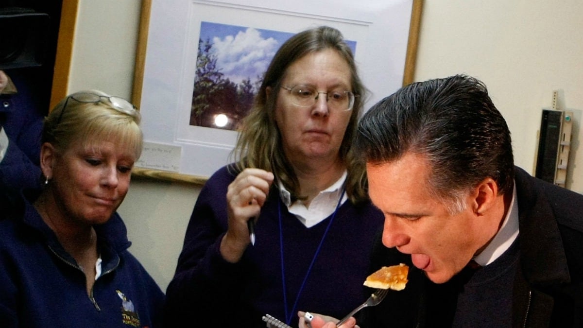 cheats/2012/04/20/mitt-romney-doesn-t-eat-strange-foods/romney-eating-cheat_irdc5c
