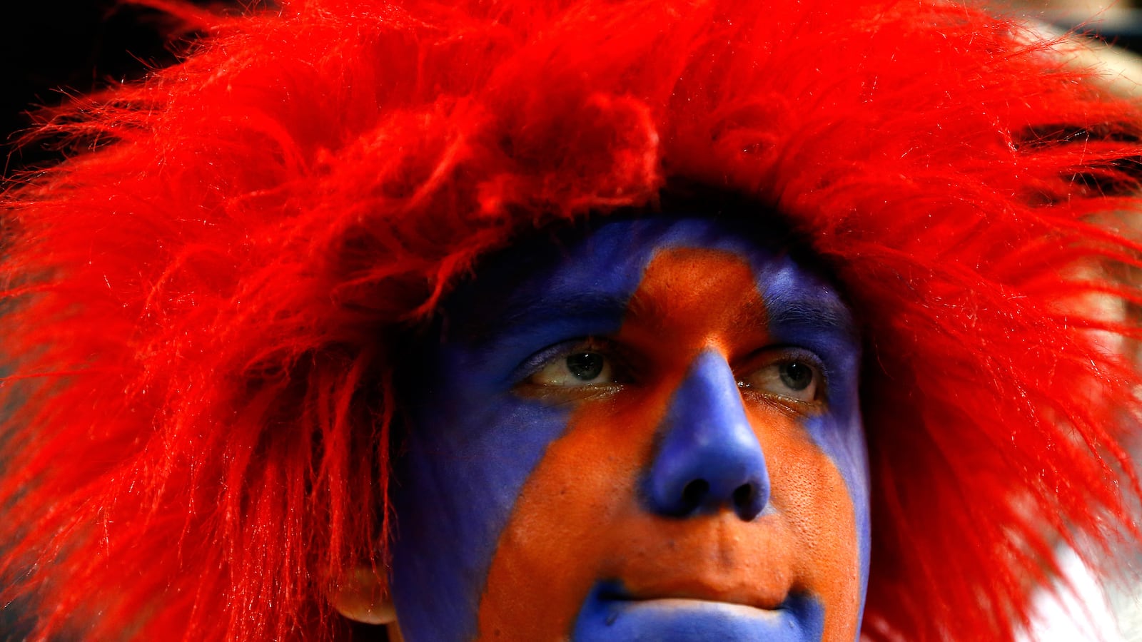 articles/2015/04/06/how-americans-became-less-fanatical-fans/150406-Fontana-sports-tease_lt4lyd