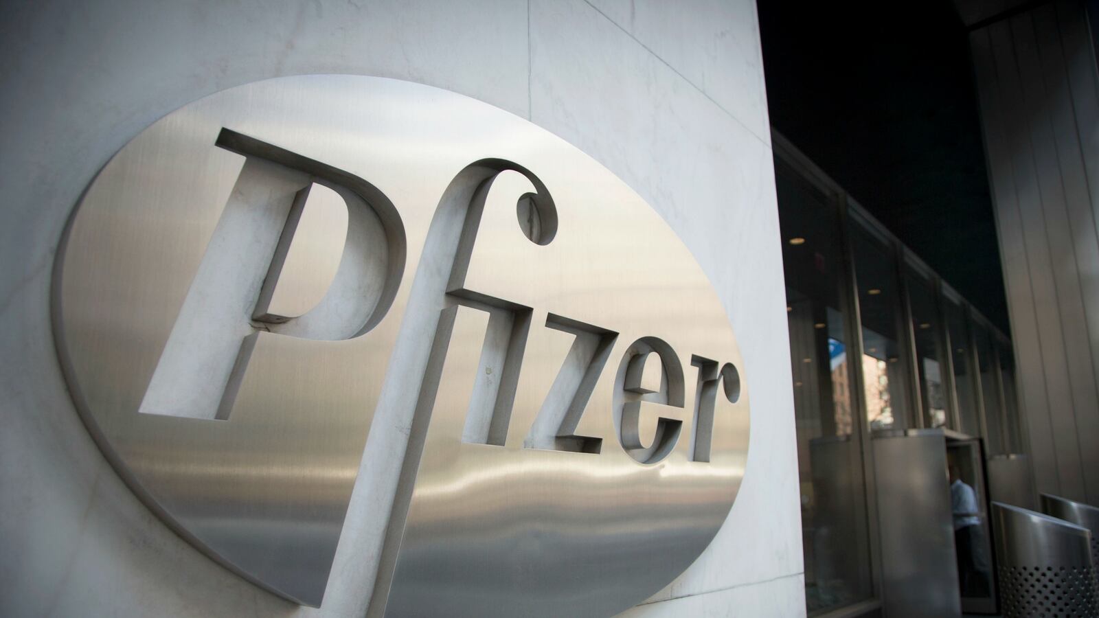 cheats/2015/11/23/pfizer-reache-150b-deal-with-allergan/151029-pfizer-cheat_oyqz0f