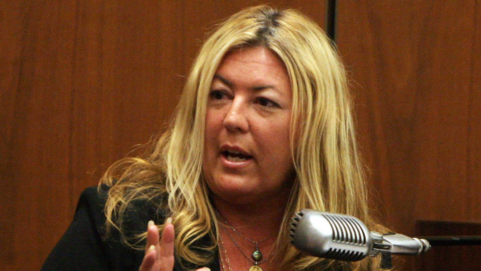 articles/2012/11/02/phil-spector-s-unlikely-defender/punkin-pie-defends-spector-pelisek-tease_smjojk