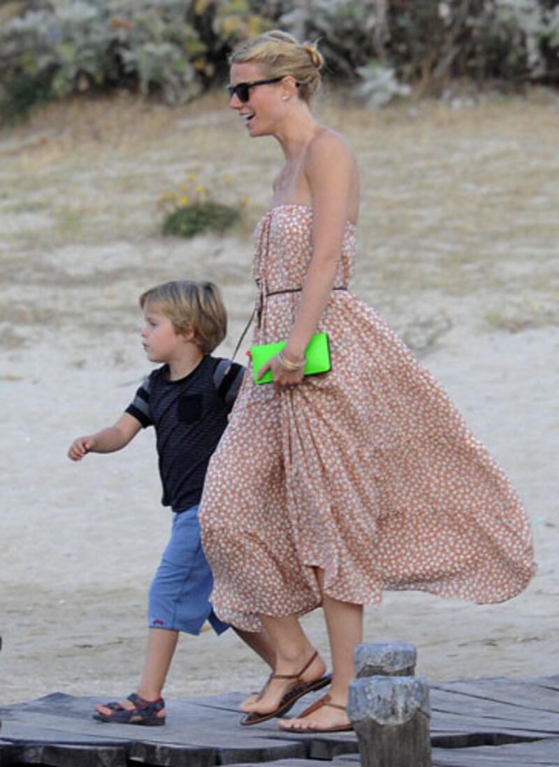 galleries/2011/12/19/most-influential-celebrity-kids-photos/moses-martin-celebrity-power-babies_zjuak8